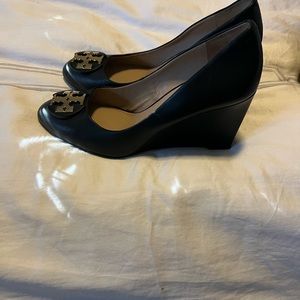 Worn minimum. Look new. Tory Burch size 7. Comfortable